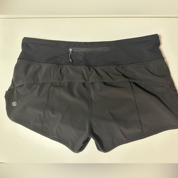 Lululemon Speed Up Low-Rise Lined Short 2.5" worn - Picture 3 of 7